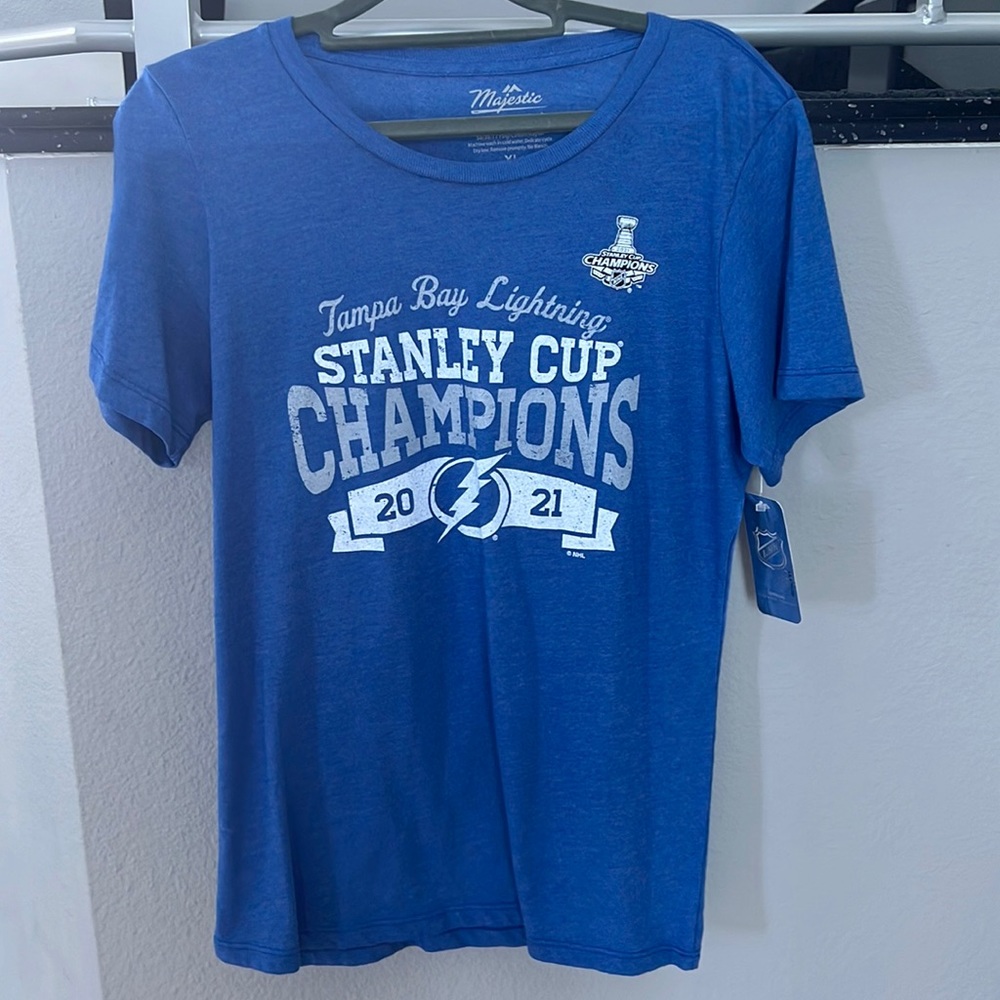 Tampa Bay Lightning NHL  T-shirt size XL NWT